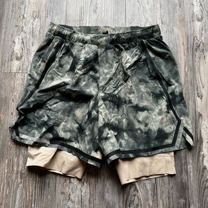 Men’s Lululemon Surge Lined 7 Inch Shorts Tan Green Medium Athleisure Athletic